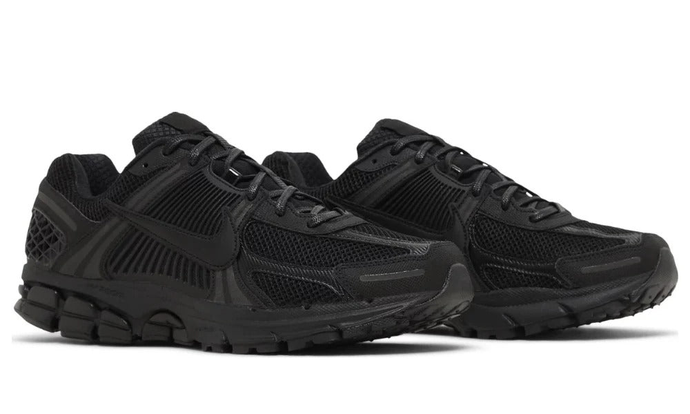 Nike Air Zoom Vomero 5 "تريبل بلاك"
