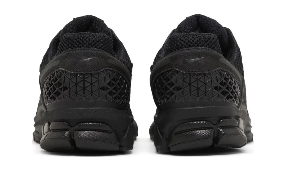 Nike Air Zoom Vomero 5 "تريبل بلاك"