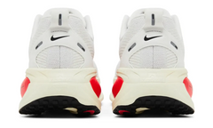 Nike Vomero 18 'درجة لون البلاتين - أحمر السيرين'