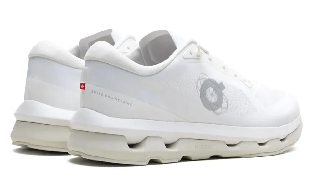 On Running x Kith Cloudzone "ثلج أبيض"