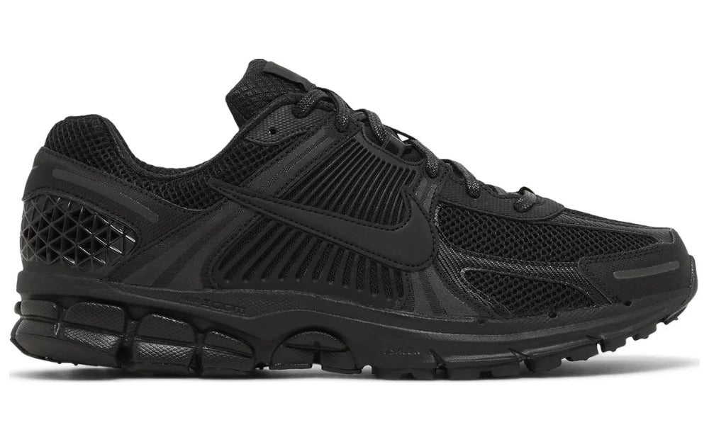 Nike Air Zoom Vomero 5 "تريبل بلاك"