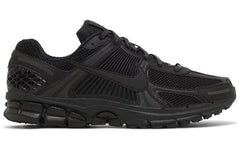 Nike Air Zoom Vomero 5 "تريبل بلاك"