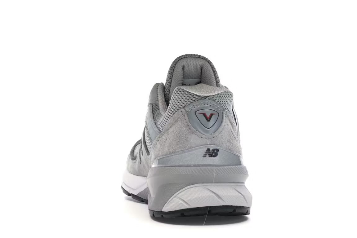 حذاء نيو بالانس 990v5 باللون الرمادي